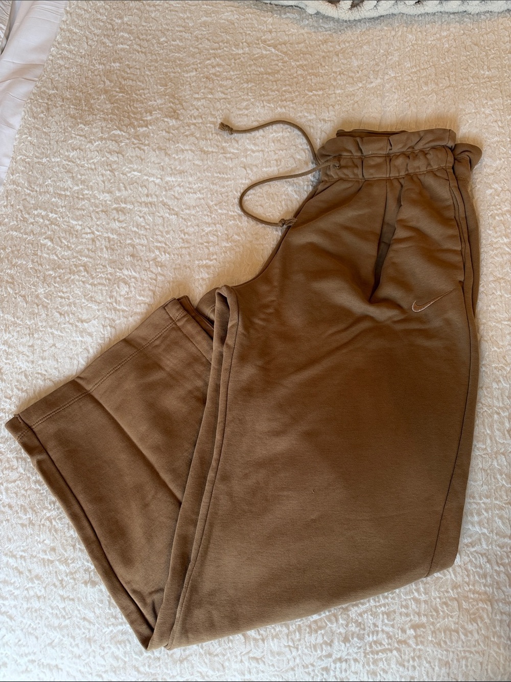 Nike women’s Brown Drawstring Fleece Joggers